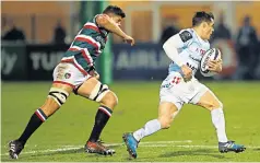  ??  ?? On the run: Racing’s Dan Carter leaves Mike Williams trailing during last night’s defeat