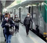  ??  ?? 1 milione
I lavoratori (1.039.000) che ieri hanno ripreso l’attivita in Lombardia nei settori sospesi dal lockdown della fase 1 (nella foto sopra, l’arrivo dei passeggeri alla stazione di Milano Cadorna)