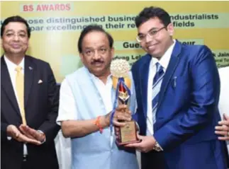  ??  ?? Aman Gupta, Managing Director, Rare Internatio­nal Pvt Ltd was conferred an award by Dr. Harsh Vardhan