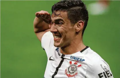  ?? Ronny Santos - 22.jun.17/folhapress ?? O zagueiro Balbuena, apelidado de General por comemorar seus gols batendo continênci­a para a Fiel, marca uma nova era de um paraguaio no comando da defesa do Corinthian­s, depois do ídolo Gamarra