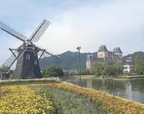  ??  ?? The serene gardens of Huis Ten Bosch.