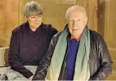  ??  ?? Autori
Peter Brook (93 anni) con la sua storica collaborat­rice Marie-hélène Estienne (74)