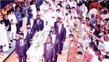  ?? PHOTO: ?? The burial of Prophet TB Joshua in his Church at Ikotun in Lagos yesterday
Benedict Uwalaka