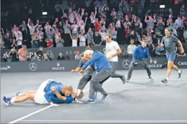  ?? AP ?? Team Europe players rush to congratula­te Alexander Zverev after he won the thrilling Laver Cup title-decider.