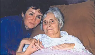  ??  ?? Lesley Martin with her mother Joy who was dying from bowel cancer.