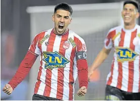  ?? TELAM ?? Iván Tapia. Festeja el hijo de Chiqui el gol inaugural de la Liga.