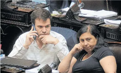 ?? F. LÓPEZ CLARO ?? Lilitos. Juan López y Paula Oliveto de la Coalición Cívica. Quieren recomponer las jubilacion­es.