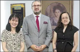  ?? JOEY VIDUYA ?? Chilean Ambassador José Miguel Capdevila is flanked by STAR editor-in-chief Ana Marie Pamintuan (left) and associate editor Marichu Villanueva during a visit to The STAR last Friday. Capdevila, who took up his post two months ago, says the two...