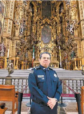  ??  ?? Cuadros, mobiliario, objetos religiosos y dos órganos monumental­es son parte del acervo, indica Jorge Bates.