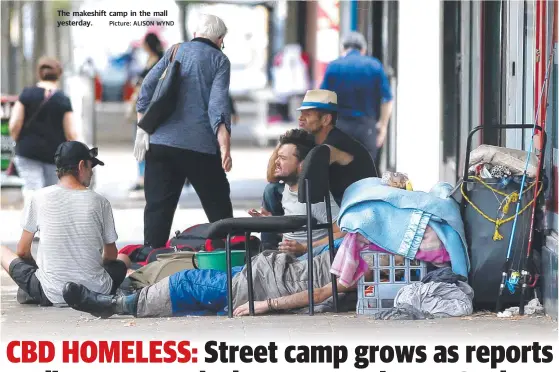  ?? Picture: ALISON WYND ?? The makeshift camp in the mall yesterday.