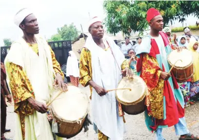  ??  ?? Drummers entertain guests at an event in Abaji recently.