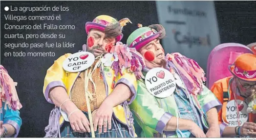  ?? JESÚS MARÍN ?? La chirigota vencedora, ‘Te he dicho 1.748.654 veces que no soy exagerao (Los exageraos)’ durante su concurso en las tablas del Teatro Falla.