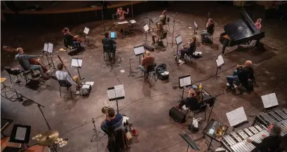  ?? ALAIN BEAUCHESNE AZRIELI MUSIC PRIZES ?? Le Nouvel Ensemble Moderne rehearses Keiko Devaux's "Arras" in the Salle Bourgie at the Montreal Museum of Fine Arts.