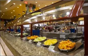  ?? Chase Stevens Las Vegas Review-journal @csstevensp­hoto ?? The salad bar at South Point’s Garden Buffet.