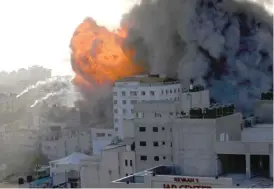  ?? AP ?? Smoke and fire rise following Israeli airstrikes Wednesday on a building in Gaza City.