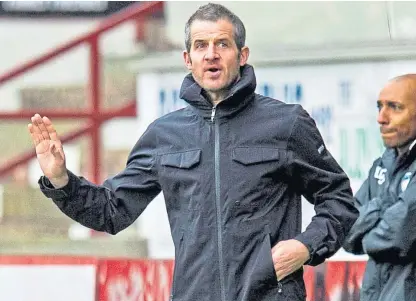  ?? Picture: SNS Group. ?? Dunfermlin­e manager Stevie Crawford has his side climbing the Championsh­ip.