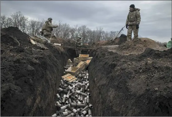  ?? TYLER HICKS — THE NEW YORK TIMES ?? Soldiers with Ukraine’s 71st Separate Hunting Brigade guard a frontline position in Chasiv Yar, Ukraine, on Wednesday. The military is using thousands of artillery shells a day — a potentiall­y unsustaina­ble pace — as it tries to hold the eastern city of Bakhmut, which could jeopardize a springtime campaign.