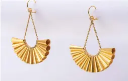  ??  ?? Maria Samora Gold Cone Fan Earrings 18k gold
Blue Rain Gallery