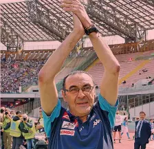  ?? GETTY ?? Maurizio Sarri, 59 anni, applaudito nel «suo» San Paolo