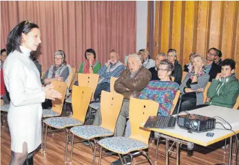  ?? SZ-FOTO: KURT EFINGER ?? Laila Schmidt berichtete von ihrer Tätigkeit bei Ärzte ohne Grenzen.