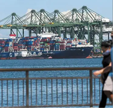  ?? — AFP ?? Steep contractio­n: a container vessel is docked at the port in singapore. shipments of pharmaceut­icals and structures of ships and boats led to the 50.2% decline in exports to the united states in March.