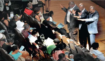  ?? PICTURES: BOXER NGWENYA ?? CLOSURE:
Mongo Marumo, right, talks about her
aunt and cousin, who
died in the collapse. With her is a relative, Lindiwe Mbatha. HEALING HANDS: Gauteng Premier David Makhura, right, Joburg mayor Parks Tau and West Rand mayor Mpho Nawa pray with...