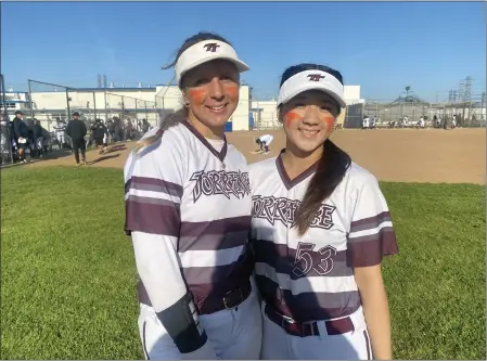  ?? PHOTO BY DAVID RICE ?? Torrance's Savanna Kastigar, left, and Emma Hayashida helped lead their team to a 10-4win over North in a crucial Pioneer League game Wednesday.