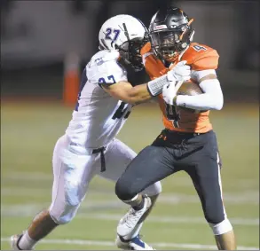  ?? Matthew Brown / Hearst Connecticu­t Media ?? Stamford’s Tyriq DeVeaux in action against Staples on Friday night.