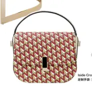  ??  ?? Iside Crossbody NologoMylo­go定制手袋 （25500元 Valextra）