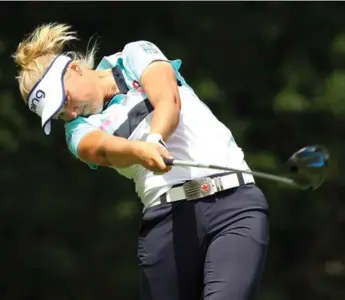  ?? JOEGE LEMUS/GETTY IMAGES ?? Brooke Henderson, teeing off on the eighth hole Sunday, earned $300,000 U.S. with a bogey-free final round.