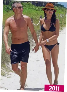  ??  ?? 2011
Hat trick: The toned couple soaking up the sun in Miami