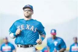  ??  ?? Ian Desmond se reportó ayer a los entrenamie­ntos de los Vigilantes luego de firmar por un año.