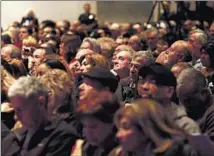  ?? Michael Robinson Chavez
Los Angeles Times ?? PORTER RANCH residents attend a town hall meeting at which attorneys gave informatio­n on how to cope with the leak.