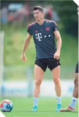  ?? FOTO: @FCBAYERNES ?? Robert Lewandowsk­y