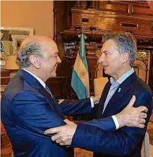  ?? 23.mai.2016/Reuters ?? O chanceler José Serra e Mauricio Macri, em Buenos Aires