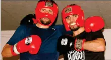  ??  ?? Avec son sparing-partner du jour Marlon Brun