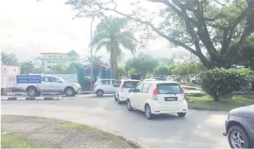  ??  ?? Traffic congestion seen during peak hours at the roundabout near SGH entrance.