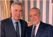  ??  ?? Allenament­o a Castel Volturno 2 Ancelotti in campo a Napoli nella partita-scudetto del Milan di Sacchi 3 Carlo con De Laurentiis CUOMO 3