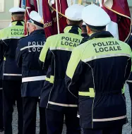  ?? ?? Pattuglie antidegrad­o Agenti della polizia locale