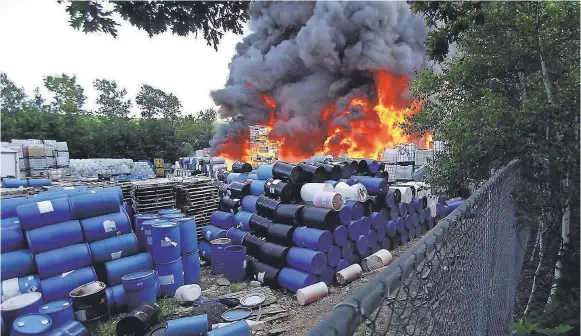  ?? BUTCH COMEGYS/SCRANTON TIMES-TRIBUNE ?? A 2014 fire at Scranton Cooperage in Jessup, Pa., erupted when a forklift operator punctured a drum of sodium chlorite.