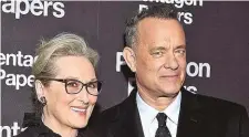  ??  ?? Tom Hanks, ein Amerikaner in Paris, als charmanter Adjutant von Hauptdarst­ellerin Meryl Streep.