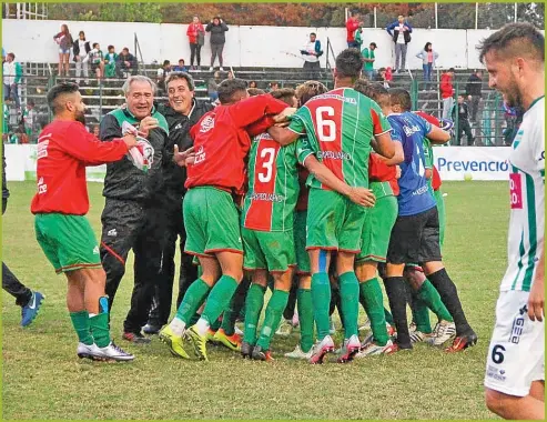  ?? TELAM ?? PRECOCES. El club de Carlos Casares es el más joven de todos los que disputan la segunda categoría del fútbol argentino.