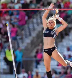  ?? Foto: Eibner ?? Die 4,25 Meter übersprang Stefanie Dauber, über 4,35 scheiterte sie mit viel Pech im letzten Versuch.