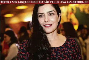  ??  ?? A atriz Letícia Sabatella, tradiciona­l apoiadora do PT, endossa documento de apoio à candidatur­a de Guilherme Boulos, do PSOL, que vai ser lançado hoje