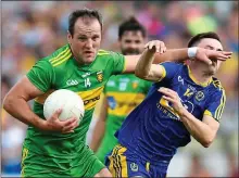  ?? ?? LEADING THE WAY: Donegal’s Michael Murphy brushes off Brian Stack of Roscommon