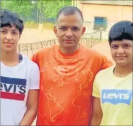  ?? SOURCED ?? Sonam Malik (right) poses with coach Ajmer Malik (centre) and Anshu Malik at her training centre in Madina village in Sonepat on Tuesday.