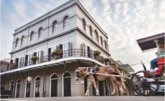  ??  ?? 拉勞瑞豪宅。（lalaurie mansion臉書專­頁）