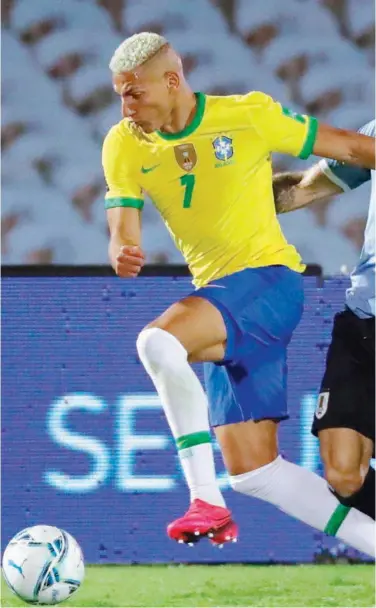  ?? Agence France-presse ?? Brazil’s Richarliso­n controls the ball during their World Cup South American qualifier match against Uruguay in Montevideo on Tuesday.