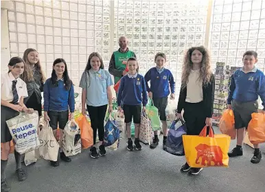  ?? ?? Donation station West Coats Primary School youngsters with their harvest donations