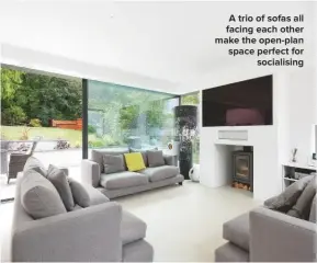  ??  ?? A TRIO OF SOFAS ALL FACING EACH OTHER MAKE THE OPEN-PLAN SPACE PERFECT FOR SOCIALISIN­G